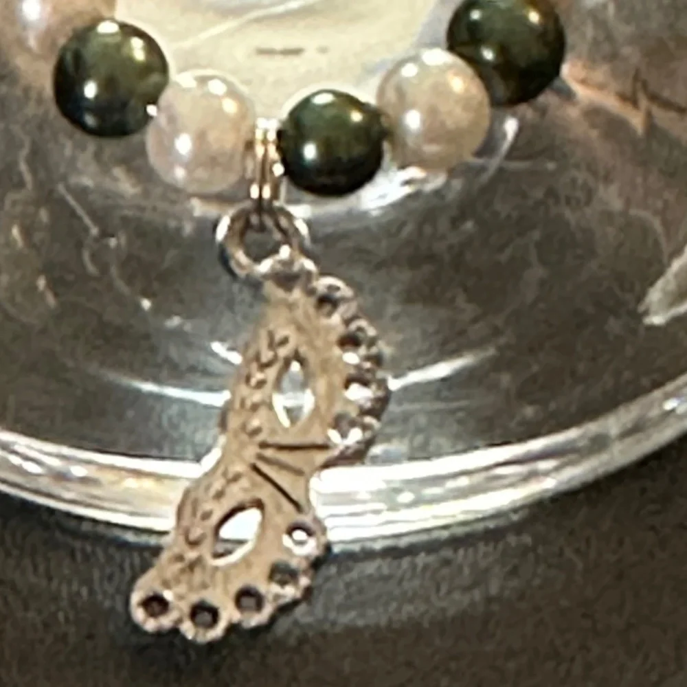 Wine glass tag stainless steel hoop Green/white beads Masquerade mask charm